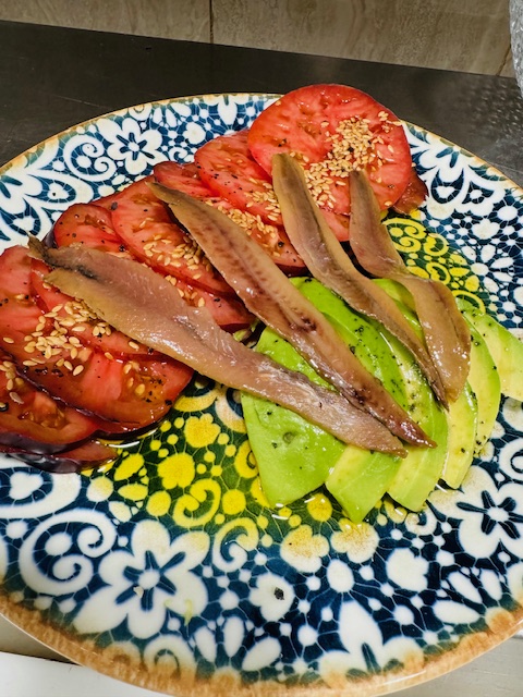 Anchoa Santoña y ensalada  a nuestra manera.